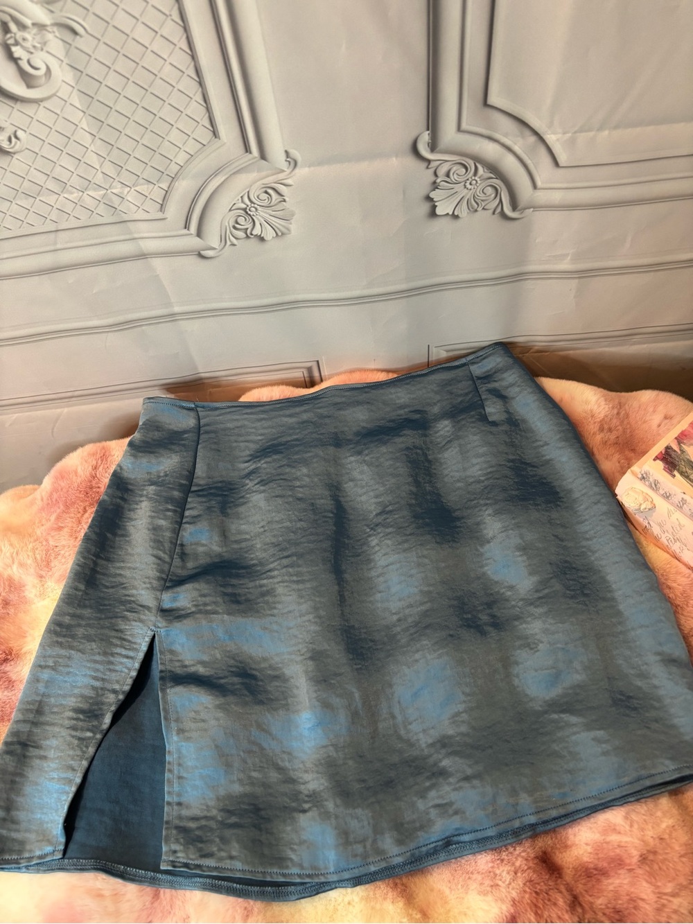 Motel Women’s Metallic Faux Satin Mini Skirt, Size Medium